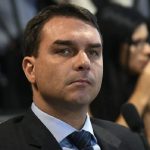 Flávio Bolsonaro acusa Flávio Dino de enganar a população do MA em obra do governo federal
