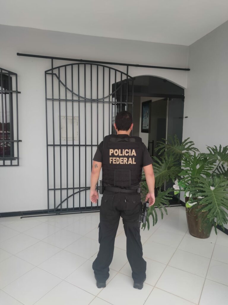 WhatsApp-Image-2022-10-26-at-07.42.01-768x1024 Polícia Federal realiza operação contra o crime de contrabando de cigarros em São Luís (MA)