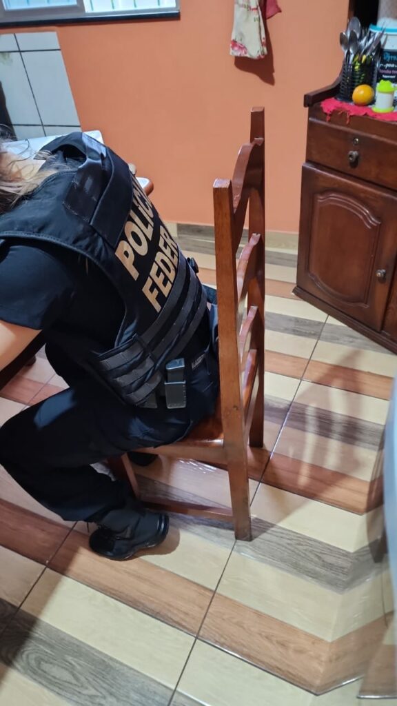 WhatsApp-Image-2022-10-26-at-07.42.13-576x1024 Polícia Federal realiza operação contra o crime de contrabando de cigarros em São Luís (MA)